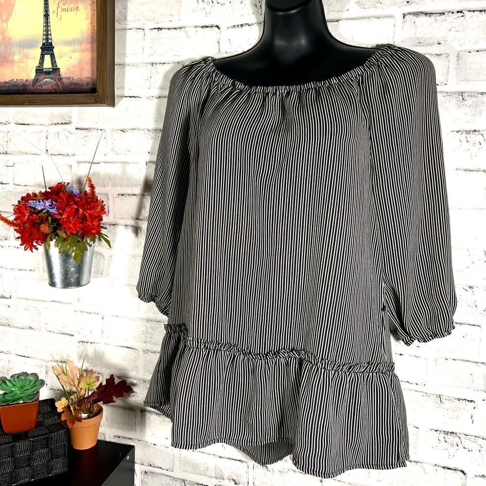 🎉HP🎉Maurices Elastic waist Top/Blouse Size Medium in EUC!! - Picture 2 of 3